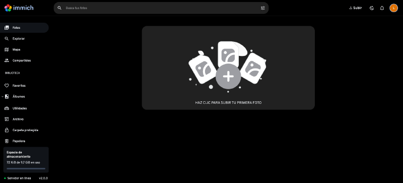 Dashboard principal de Immich en modo oscuro
